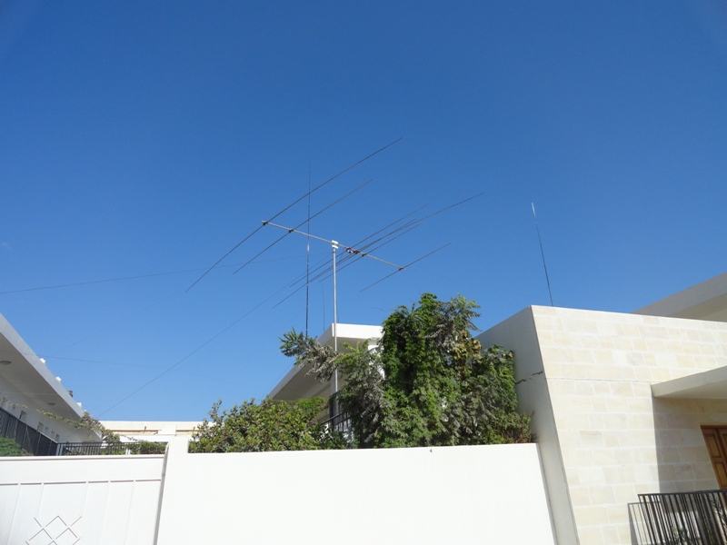 gal/7O6T/Antena in the top of hotel Summer land.JPG